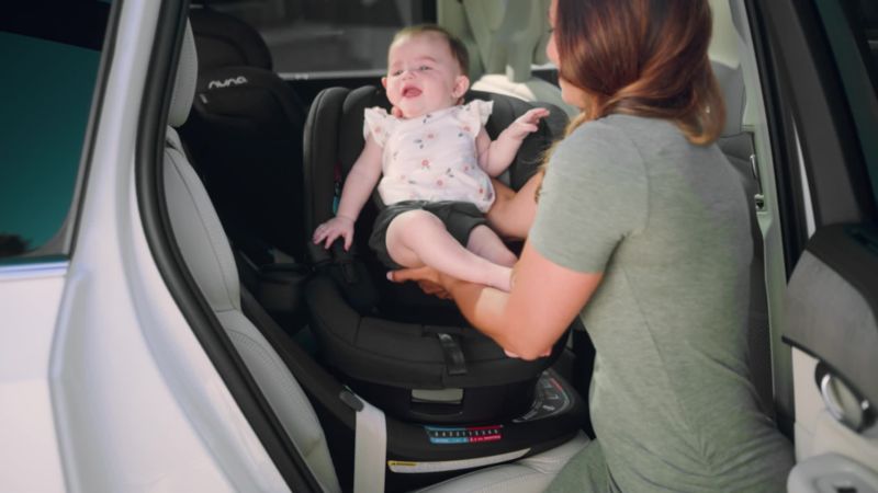 Nuna REVV ™ Caviar Black Convertible Rotating Baby Car Seat