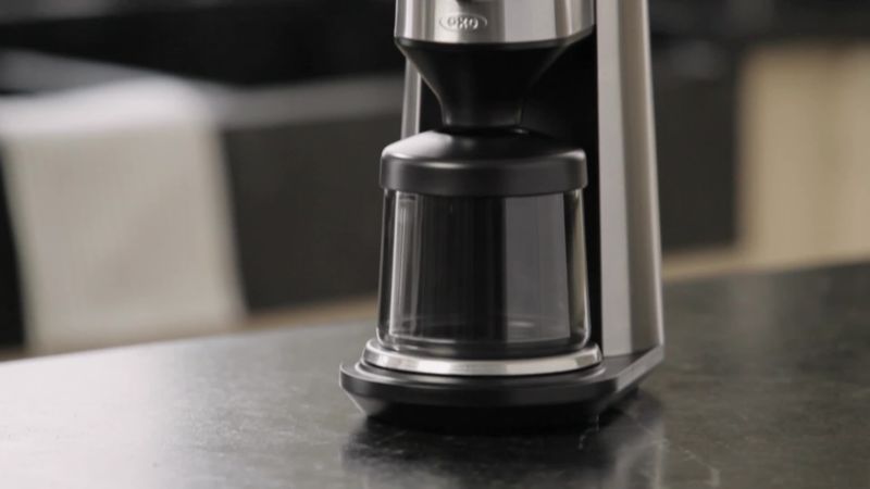 Play OXO ® Brew Conical Burr Coffee Grinder with Scale - video 1 of 2