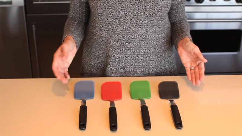 Play OXO © Grey Cookie Turner Spatula - video 1 of 1