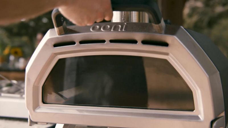Play Ooni Karu 16 Multi-Fuel Outdoor Pizza Oven - video 2 of 2