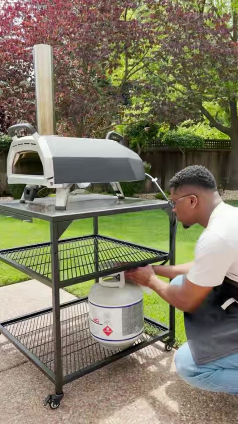 Play Ooni Karu 12 Multi-Fuel Outdoor Pizza Oven - video 1 of 2