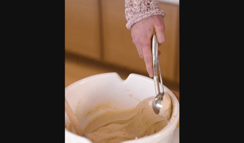 Play Medium Cookie Dough Scoop - video 1 of 1