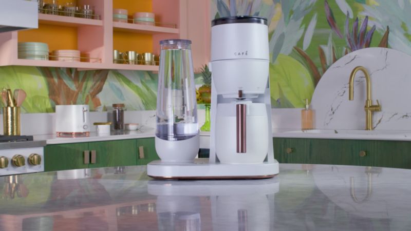 Play Café ™ Matte White Specialty Grind and Brew Coffee Maker - video 2 of 5