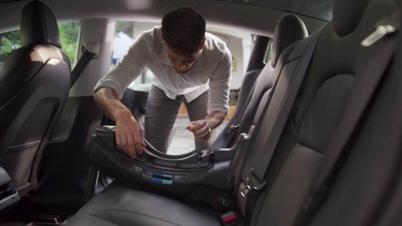 Play Nuna ® PIPA ™ lite rx Granite Grey Lightweight Infant Car Seat + PIPA RELX Base - video 1 of 1