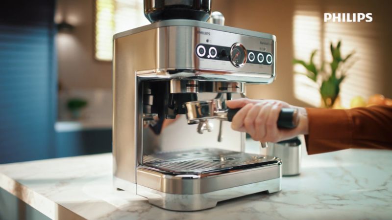 Play Philips BaristaBrew Dual Bean Hopper Espresso Machine in Stainless Steel - video 1 of 2