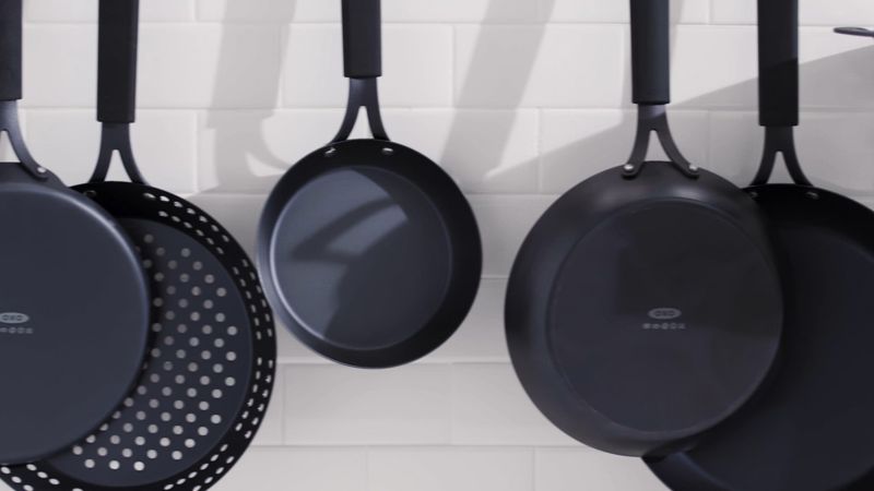 Play OXO Obsidian 10" Carbon Steel Indoor/Outdoor Fry Pan - video 1 of 1