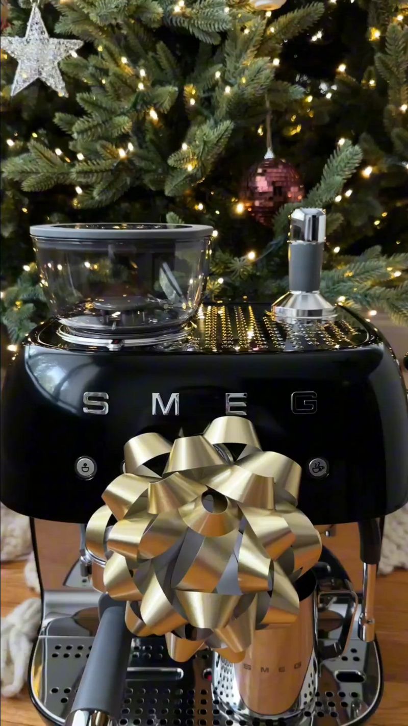 Play SMEG White Semi-Auto Coffee and Espresso Machine with Milk Frother - video 1 of 1