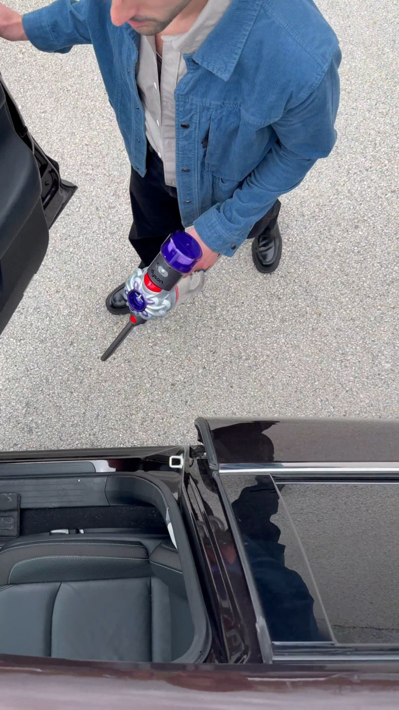 Play Dyson Car+Boat Handheld Vacuum - video 1 of 1