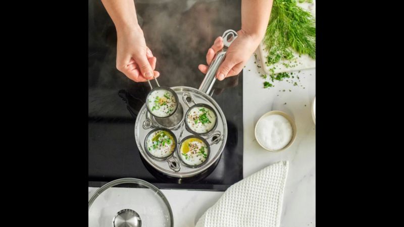 Play Demeyere Resto 4-Cup Stainless Steel Ceramic Non-stick Egg Poacher Set - video 1 of 1