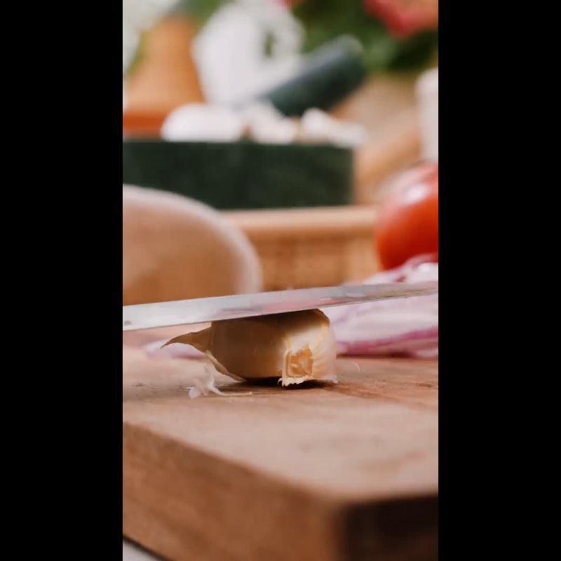Play Le Creuset ® Alpine Outdoor 3.5-Qt Matte Black Everyday Pan - video 1 of 1