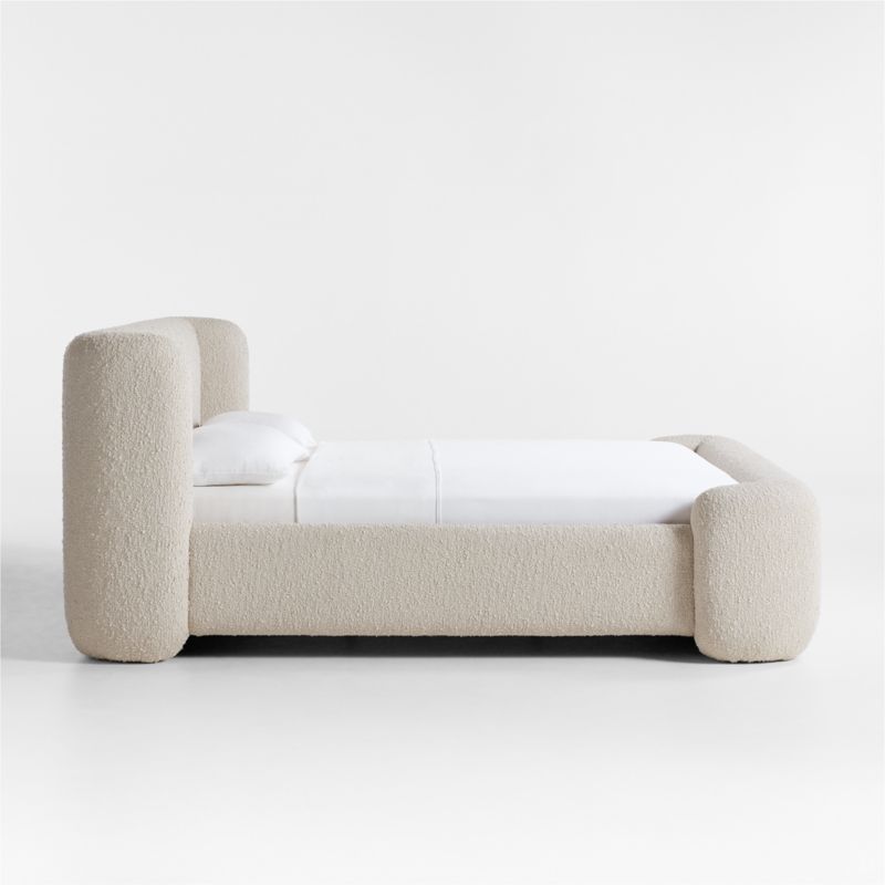 Salone Curved Light Grey Upholstered King Bed - image 5 of 11