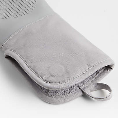 Grey Oven Mitts Stock Photo - Download Image Now - Protective Glove, 2015,  Bakery - iStock