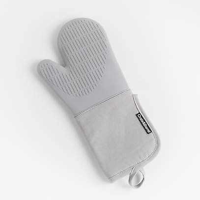 https://cb.scene7.com/is/image/Crate/SiliconeOvenMittGreySSS23/$web_pdp_main_carousel_low$/221230150304/silicone-oven-mitt-grey.jpg