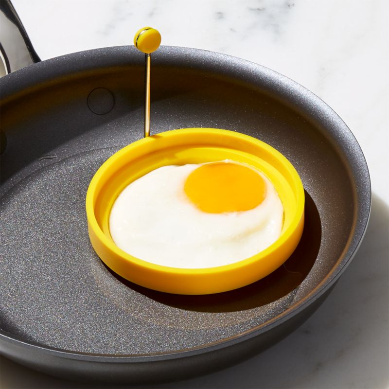 aankomen namens Geurig Yellow Silicone Pancake/Egg Ring + Reviews | Crate & Barrel