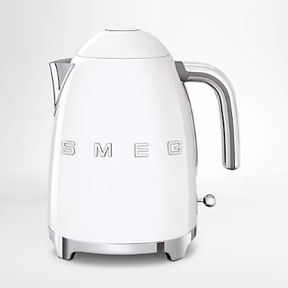 https://cb.scene7.com/is/image/Crate/SmegElecKettleWhtSSF22_VND/$web_pdp_main_carousel_low$/220803120800/smeg-white-retro-electric-kettle.jpg