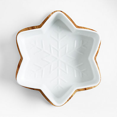 View Holiday Snowflake Oven-to-Table Casserole Dish with Wood Trivet details