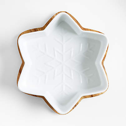 Snowflake Oven-to-Table Casserole Dish with Wood Trivet