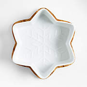 Snowflake Oven-to-Table Casserole Dish with Wood Trivet