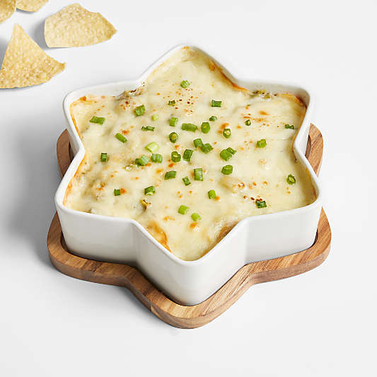 Snowflake Oven-to-Table Casserole Dish with Wood Trivet