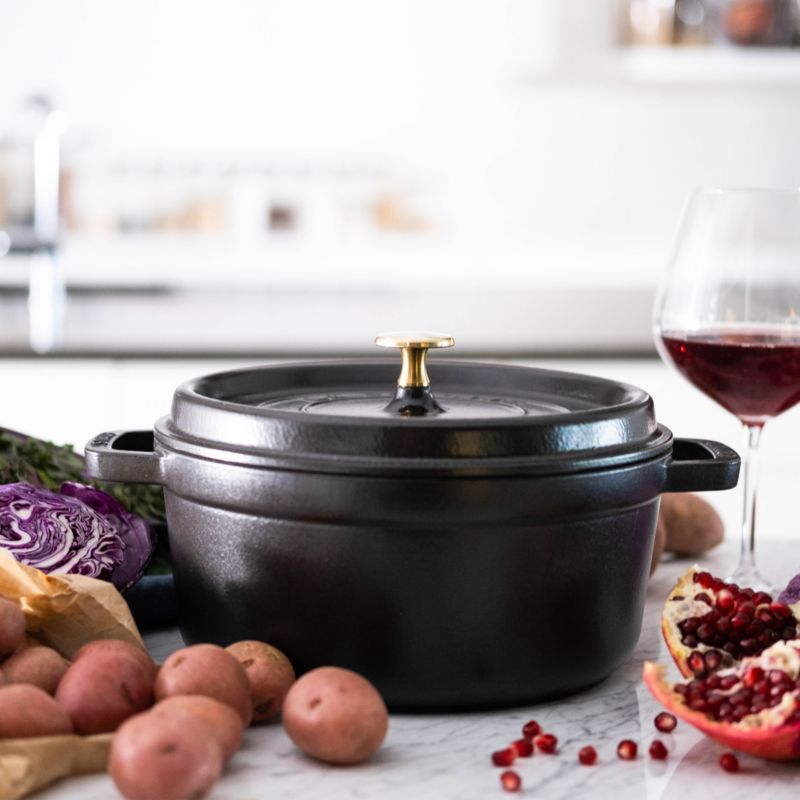 Staub ® -Qt Matte Black Cocotte