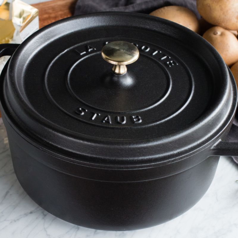 Staub ® -Qt Matte Black Cocotte