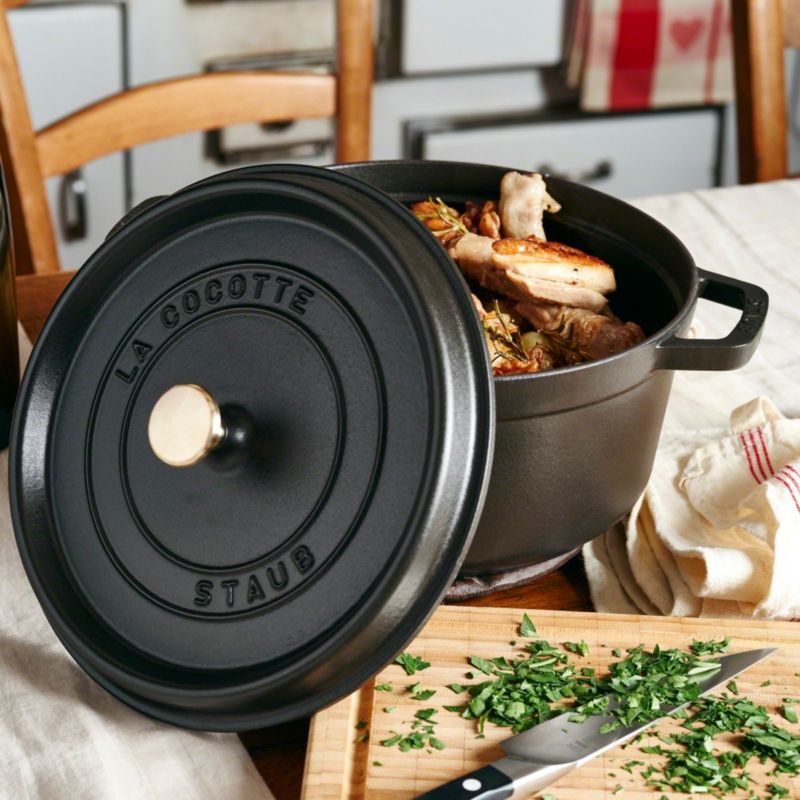 Staub ® -Qt Matte Black Cocotte