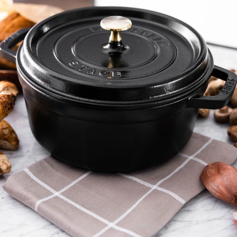 Staub ® -Qt Matte Black Cocotte