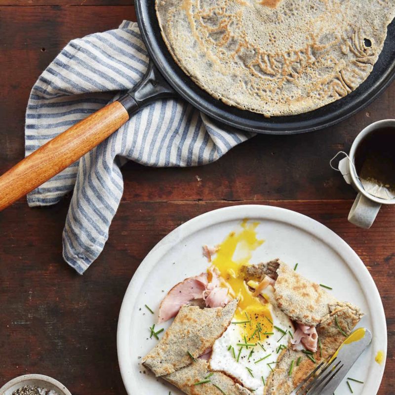 Chasseur 071122 11 3/4 Cast Iron Crepe Pan with Beech Wood Spatula and  Scraper