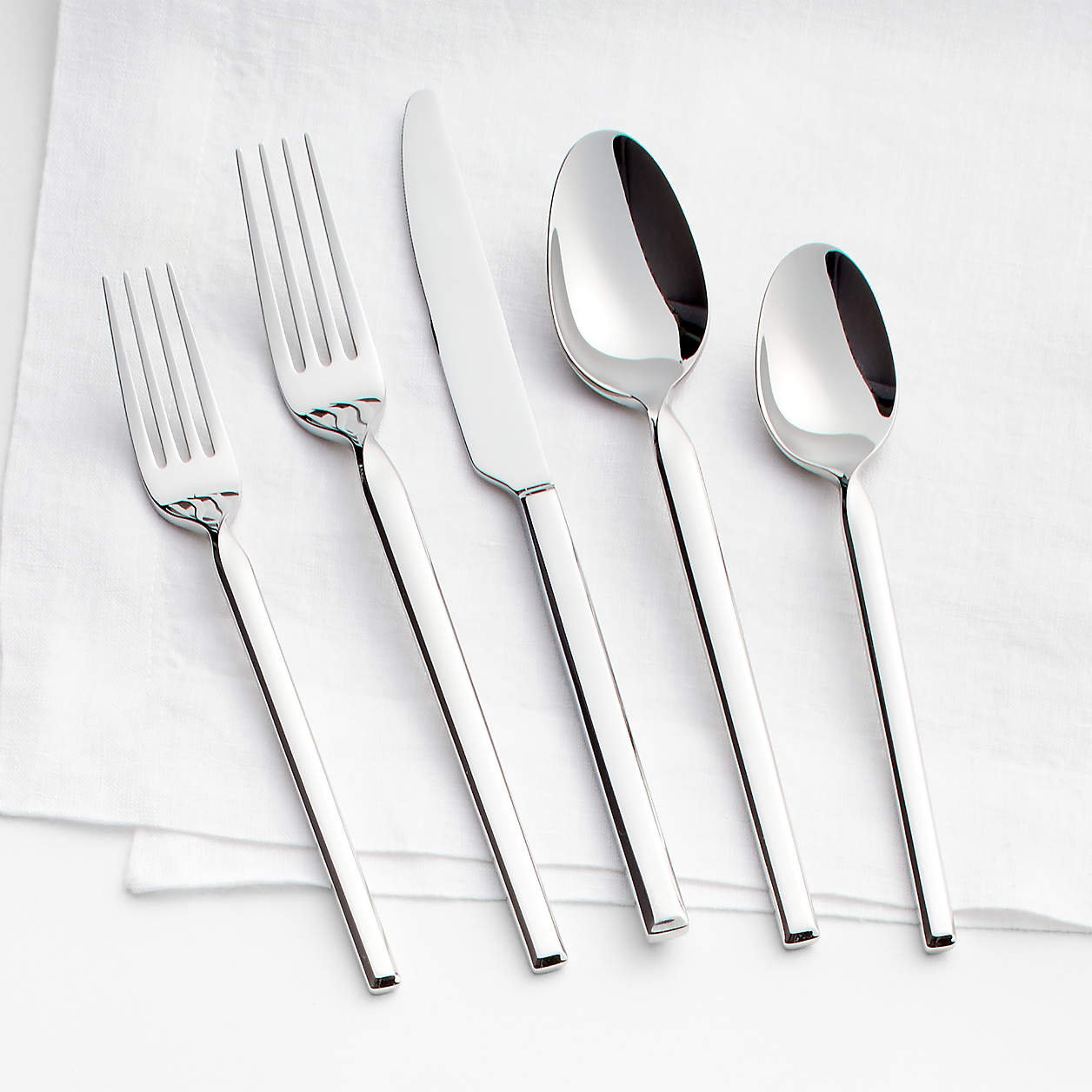 Sylvie 20-Piece Mirror Flatware Set.