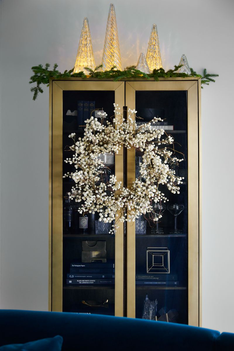 Faux White Ilex Berry Wreath 30" - image 2 of 8