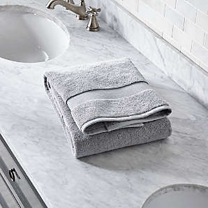 s Best-Selling Bath Towel Set Is on Sale for 45% Off