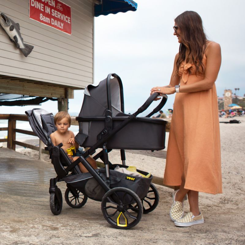 Veer ® Switch&Roll ™ Stroller Frame, Switchback Seat and Bassinet - image 2 of 4