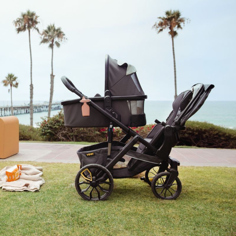 Veer ® Switch&Roll ™ Stroller Frame, Switchback Seat and Bassinet - image 1 of 4