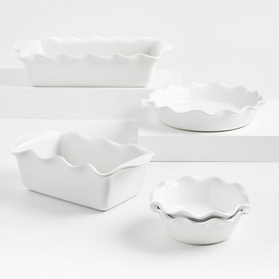View White Ruffle 5-Piece Bakeware Set details