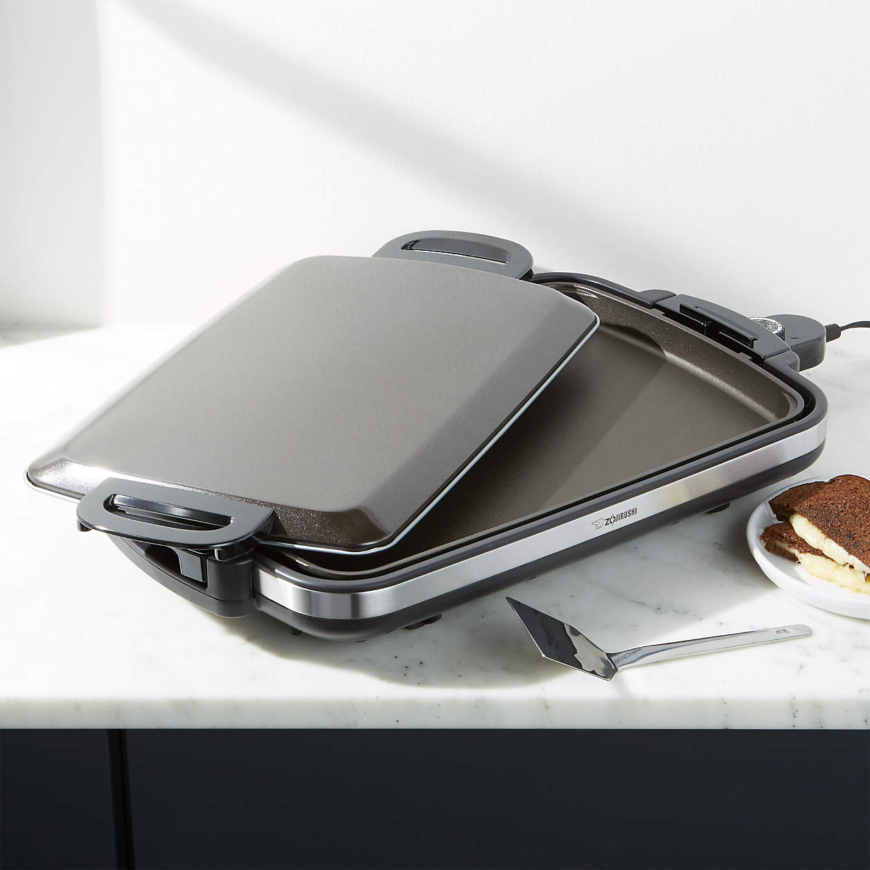 Zojirushi Gourmet Sizzler Electric Griddle + Reviews Crate & Barrel