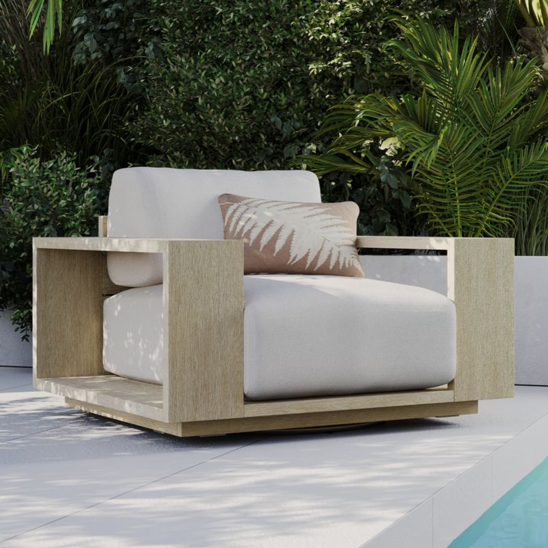 Outdoor Lounge & Swivel Chairs