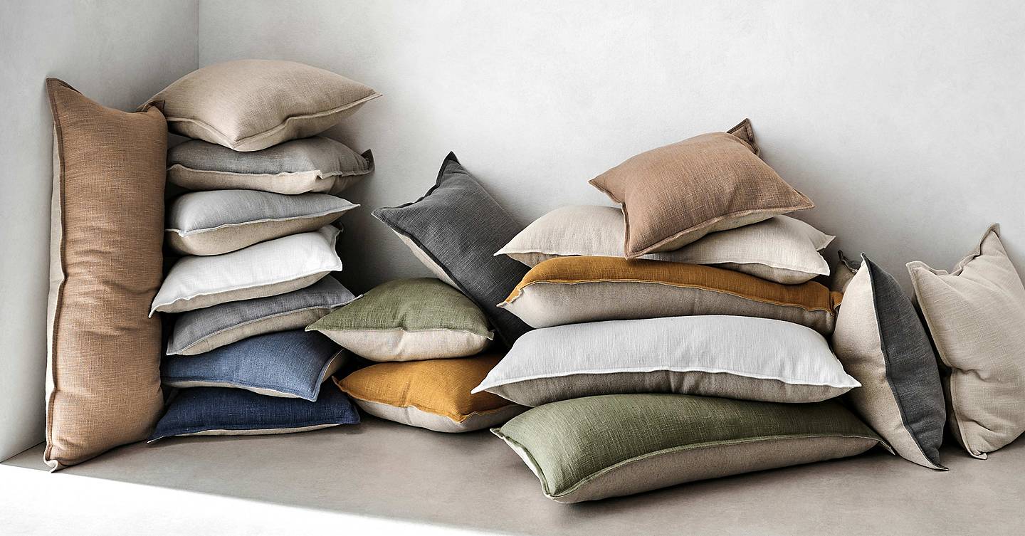 4 Tips for Tastefully Styling Your Bed With Throw Pillows - Design Matters  Blog