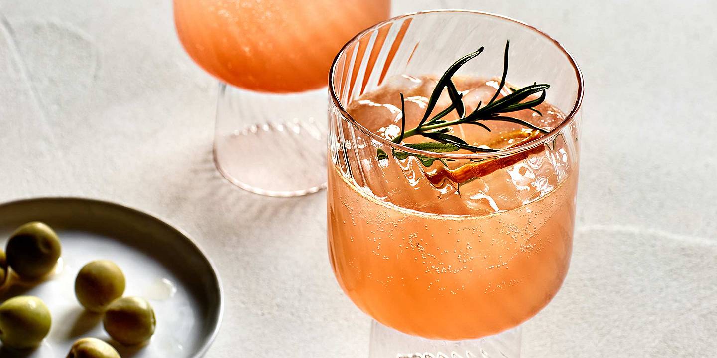 https://cb.scene7.com/is/image/Crate/cb_dLP_202309_HolidayRecipePage_BourbonSpritz?wid=1440&qlt=70&op_sharpen=1