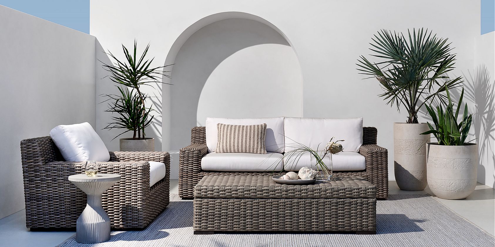 Abaco 48" Round Outdoor Patio Dining Table + Reviews Crate & Barrel