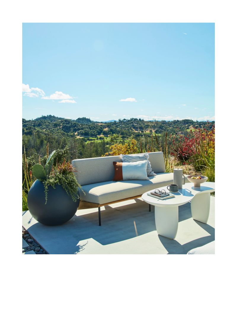 Outdoor Kinney Lounge Collection