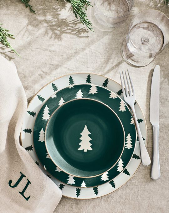 Crate And Barrel Christmas Platesnull