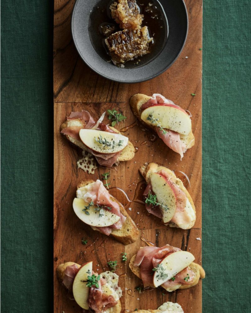 apple and white cheddar crostini with honey