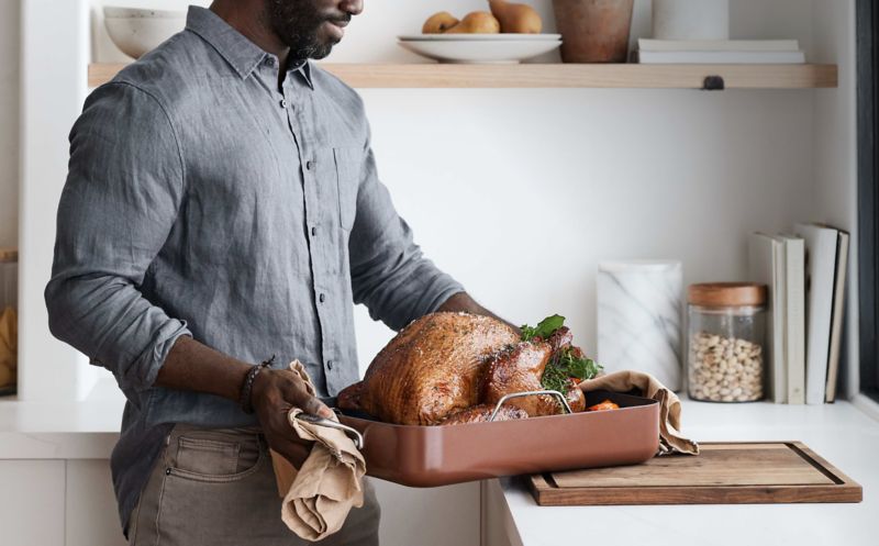 Modern Thanksgiving Plates, Dinnerware Sets & Decor 2024 | Crate & Barrel