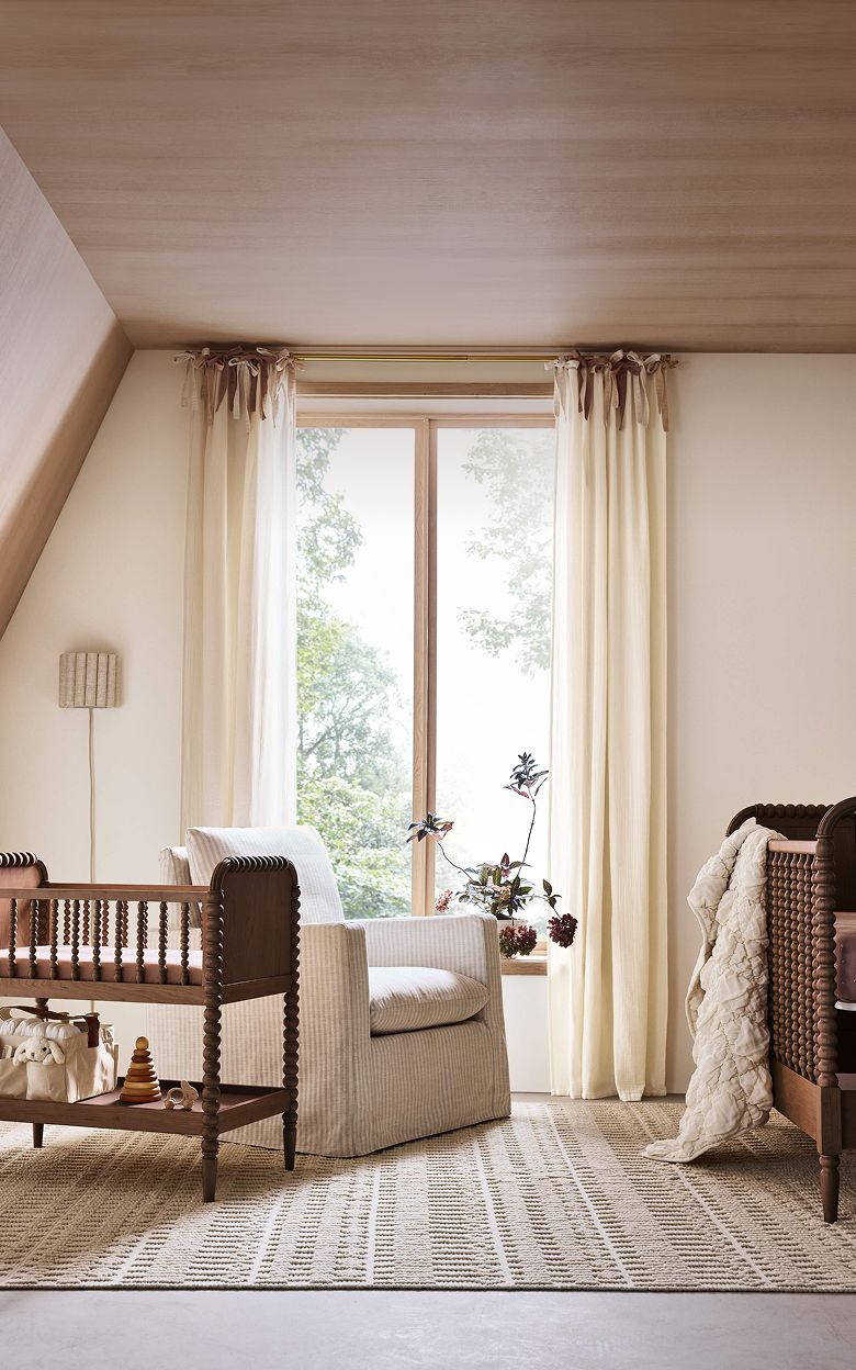 <終了> Crate & Barrel (クレイトアンドバレル)の本棚 飾り棚 Modern Furniture Store, Home Decor & Wedding Registry | Crate & Barrel