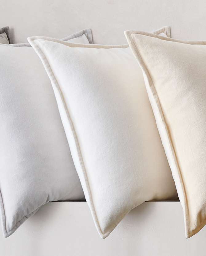 A Simple Guide to Styling Throw Pillows - The Ginger Home