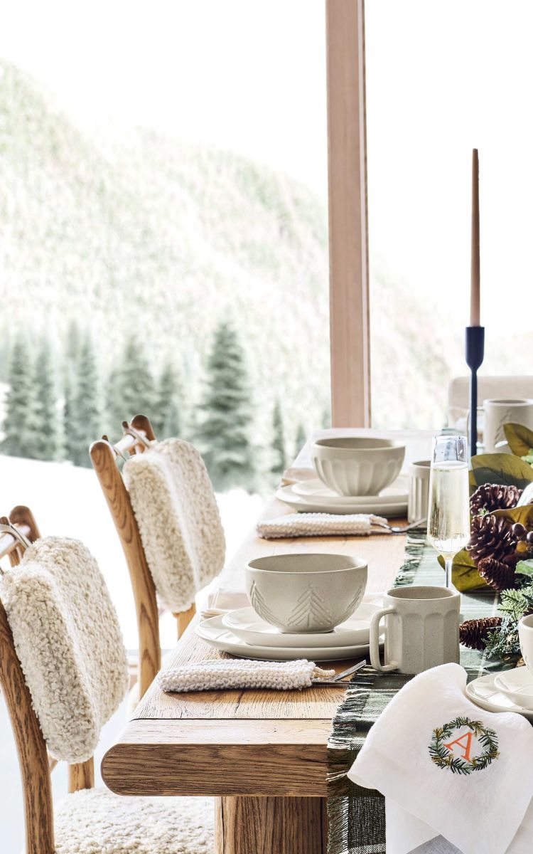 Crate and Barrelダイニングテーブルセット