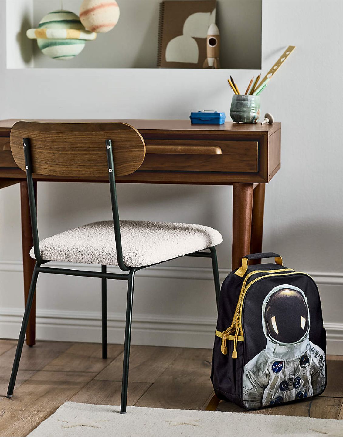 Shop Desks & Chairs